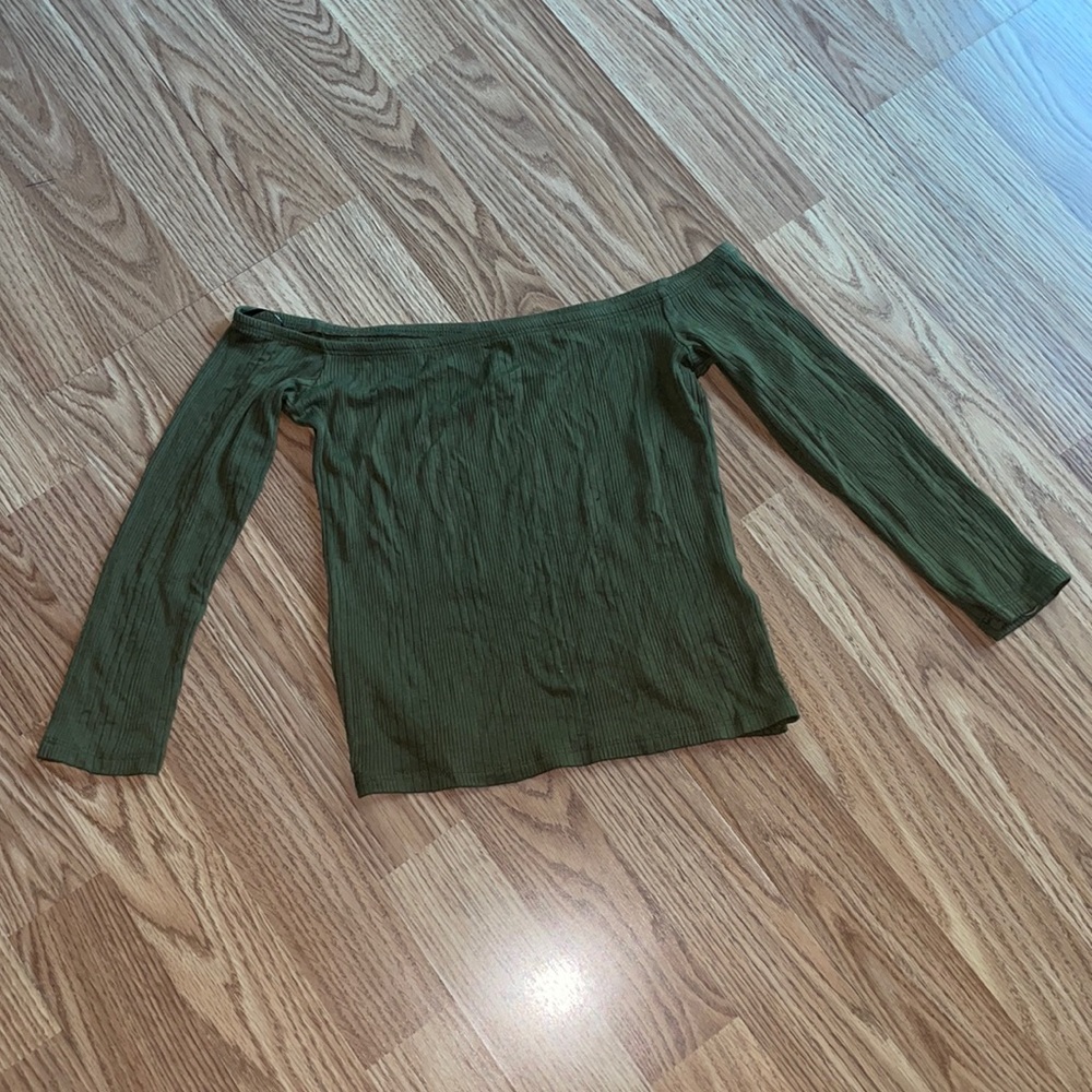 Green off the shoulder half sleeve